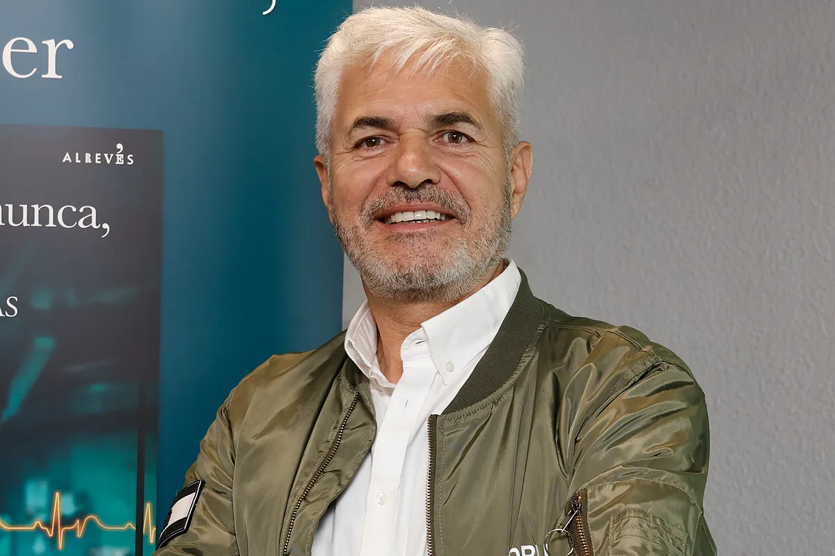Agustín Bravo, de rostro de la tele a locutor y actor teatral: "Cuando salía de mi camerino generalmente entraba en el de Carmen Sevilla y le daba un beso"