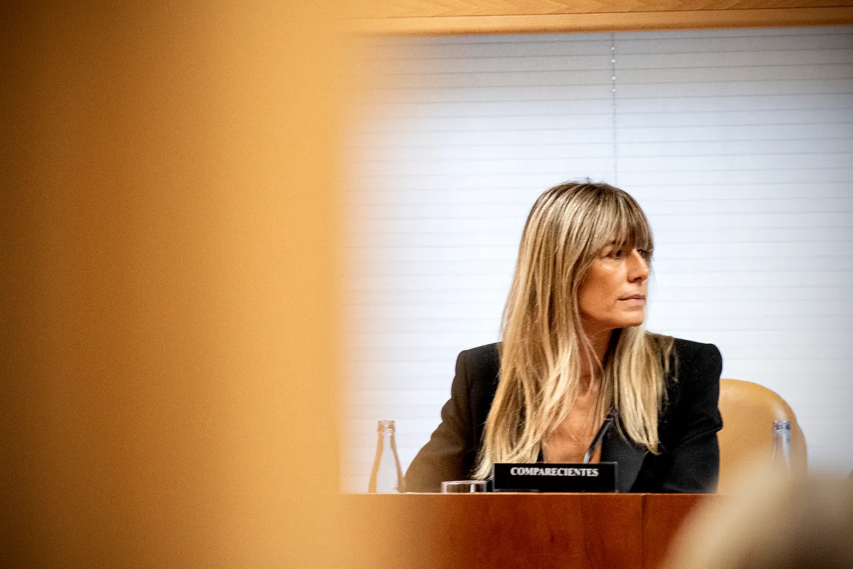 El código de Warren Buffet de "bandera roja" para cónyuges que Telefónica, Indra y Google no aplicaron con Begoña Gómez