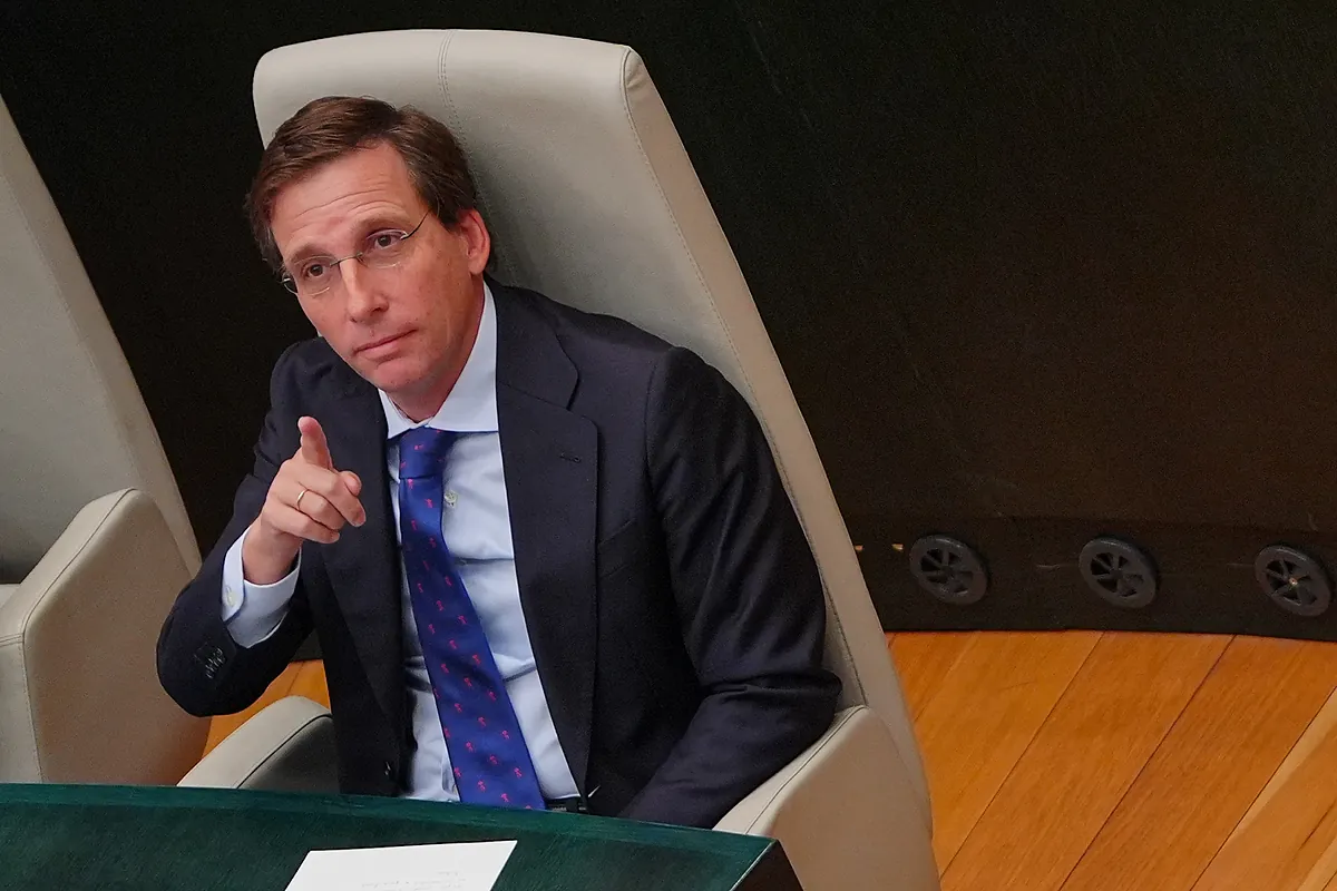 Un último tango en Cibeles por el (ex) delegado del Gobierno: las gracias a Sánchez para desayunar, antidisturbios "UPyD" y amenaza penal por la "inacción" en Sol