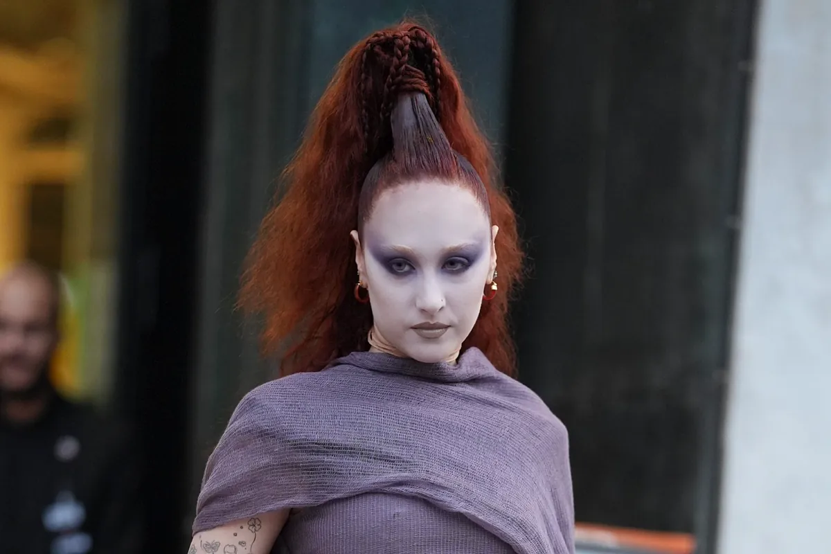 La hija de Jude Law y la polémica en la que se ha visto envuelta con la cantante Chappell Roan: todos los detalles del sonado incidente