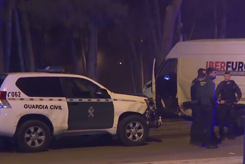 Espectacular persecuci�n desde Guadarrama hasta Madrid tras el robo en una tienda de bicicletas: un detenido, varios patrullas embestidos y dos agentes heridos