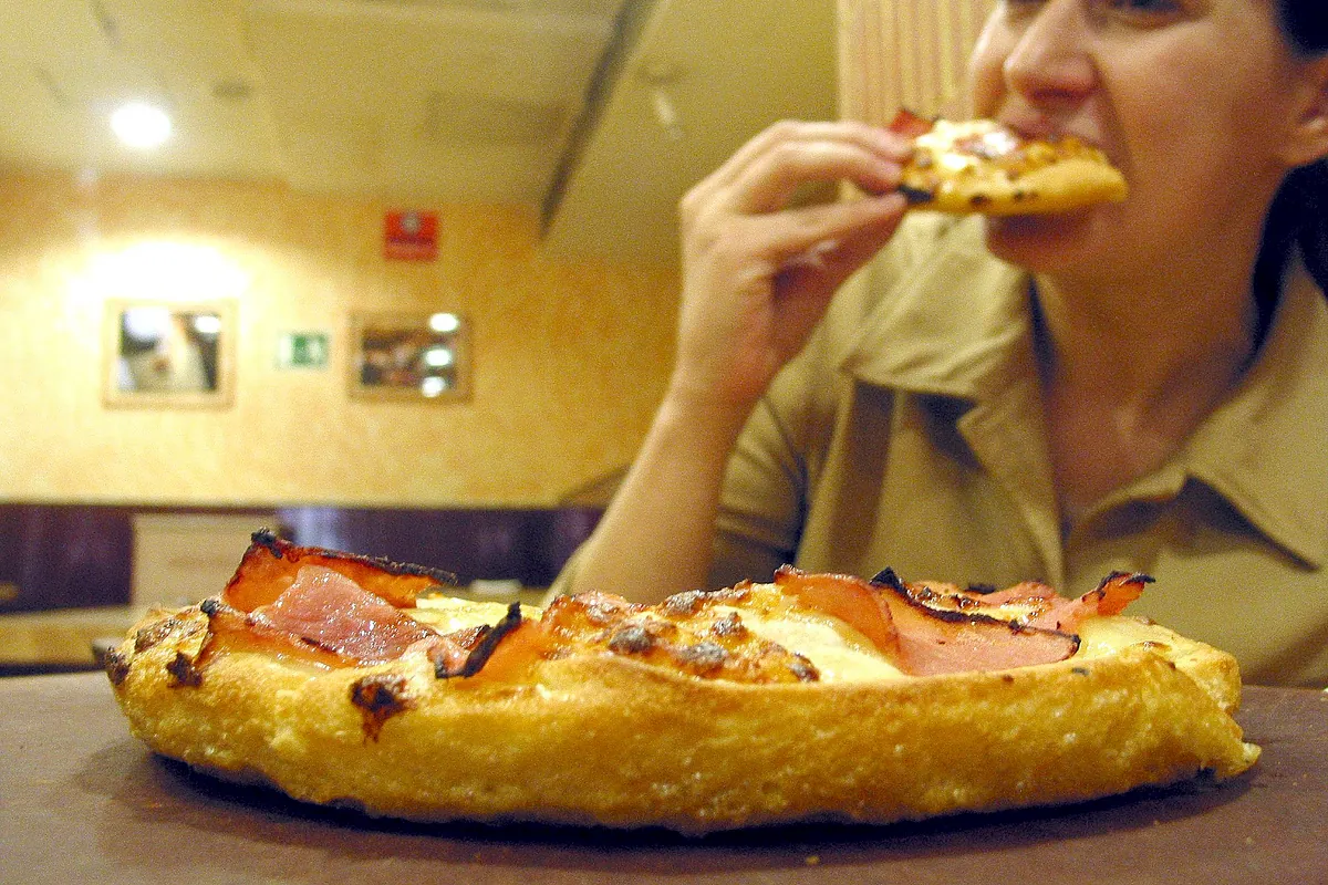 Atiborrarse de comida, morderse las uñas y otros comportamientos autodestructivos tienen su origen en los instintos de supervivencia