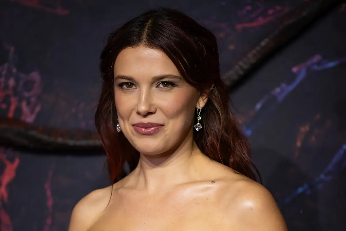 Millie Bobby Brown, madre adoptiva por segunda vez (en medio del auge de la maternidad subrogada)