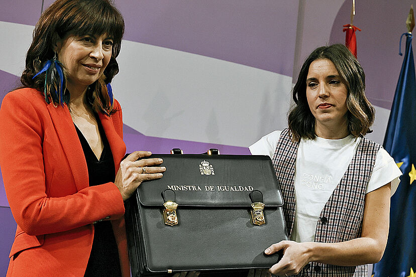 El Gobierno obvió la alerta de "deficiencias" e "incoherencias" en el  cambio de pulseras antimaltratadores: los técnicos suspendieron con un 3.6  el punto clave | España