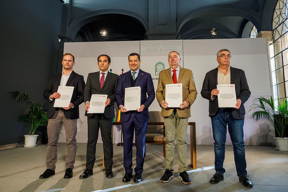 Así cambia la función pública andaluza: evaluaciones obligatorias para los funcionarios, más sueldo en el mismo puesto y traslados forzosos para los que acumulen tres 'suspensos'