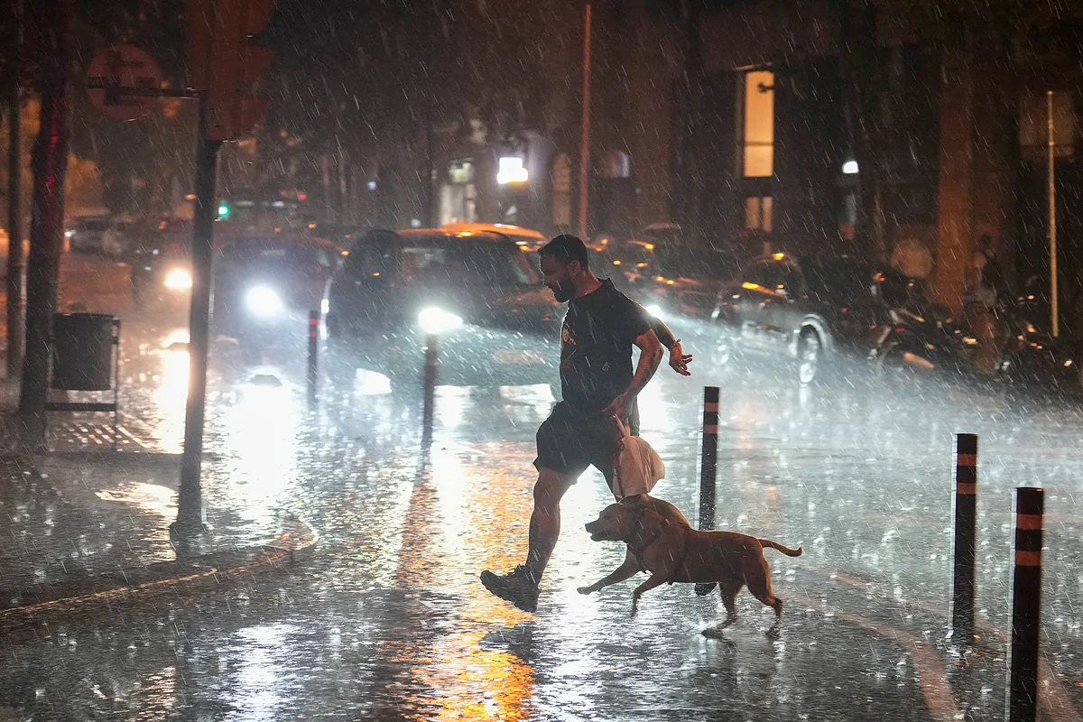 Catalonia Issues Red Alert for Heavy Rains Across 17 Counties