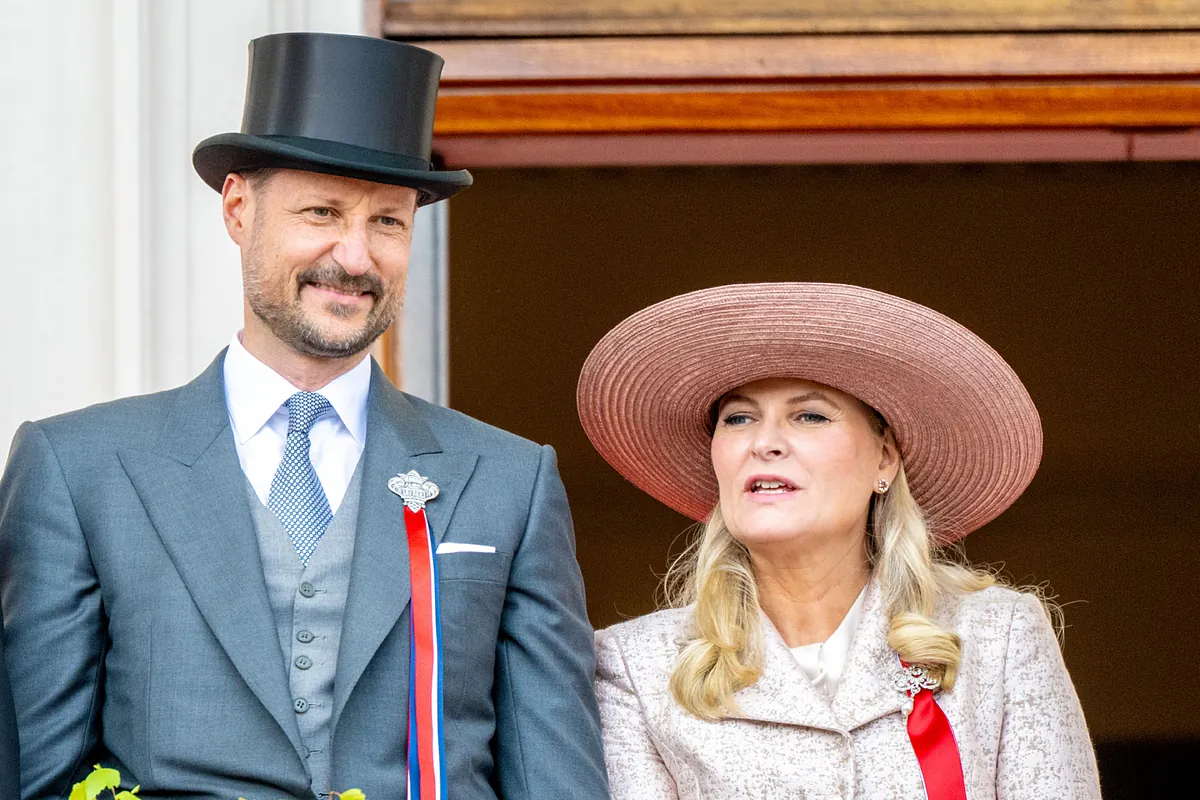 Mette-Marit, Meghan Markle, Sarah Ferguson... las plebeyas siempre pagan el pato de sus príncipes azules