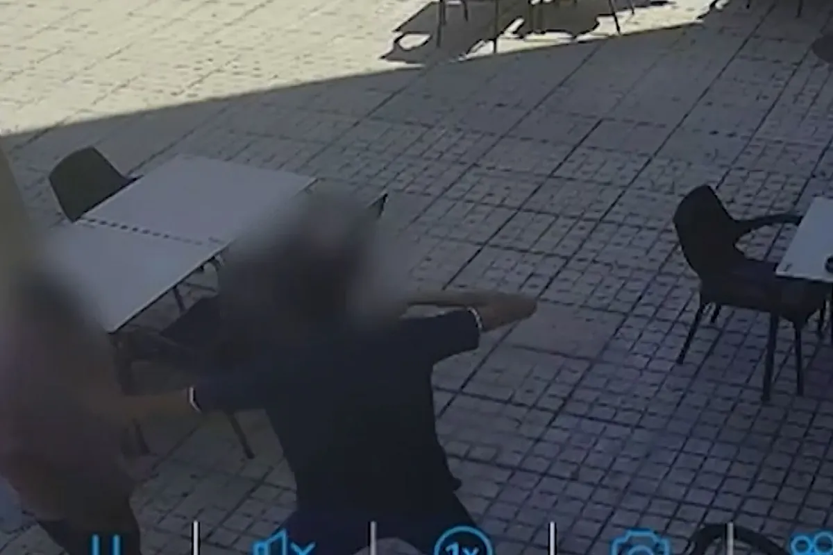 Pega un puñetazo a su padre tras una discusión y le deja inconsciente en plena calle en Mora (Toledo)