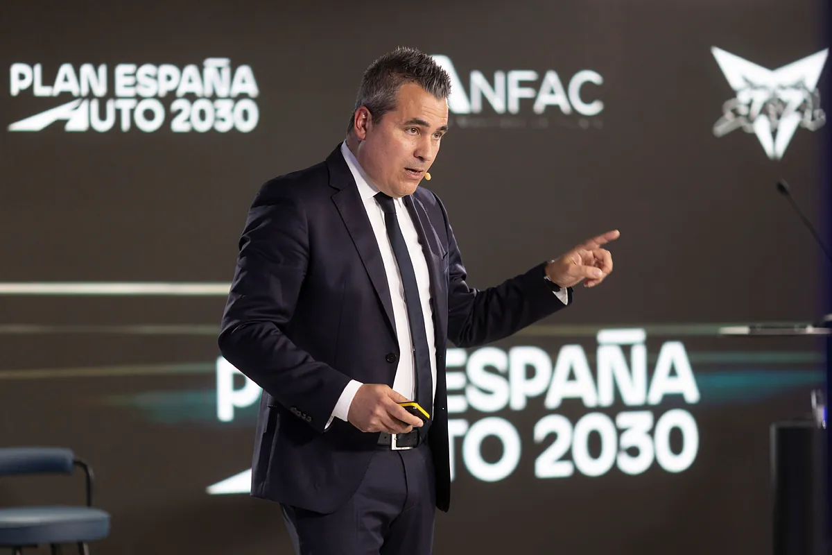 Simón y Recasens dan salida a la mayoría de directivos cercanos a Escribano y reducen el tamaño de la cúpula de Indra