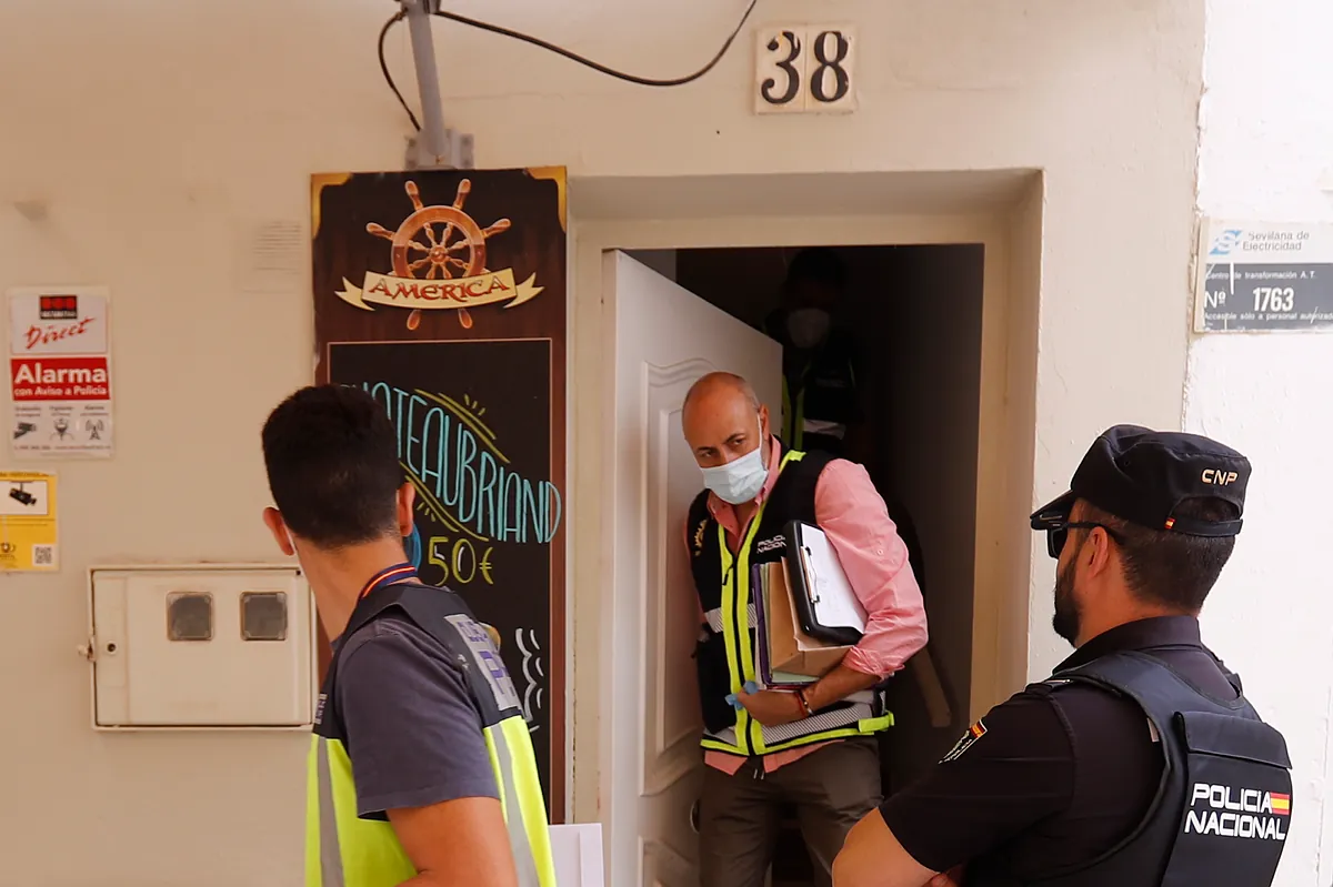 El acusado de apuñalar y emparedar a su novia se sentará esta semana en el banquillo por matar también a la madre de su hijo en Torremolinos