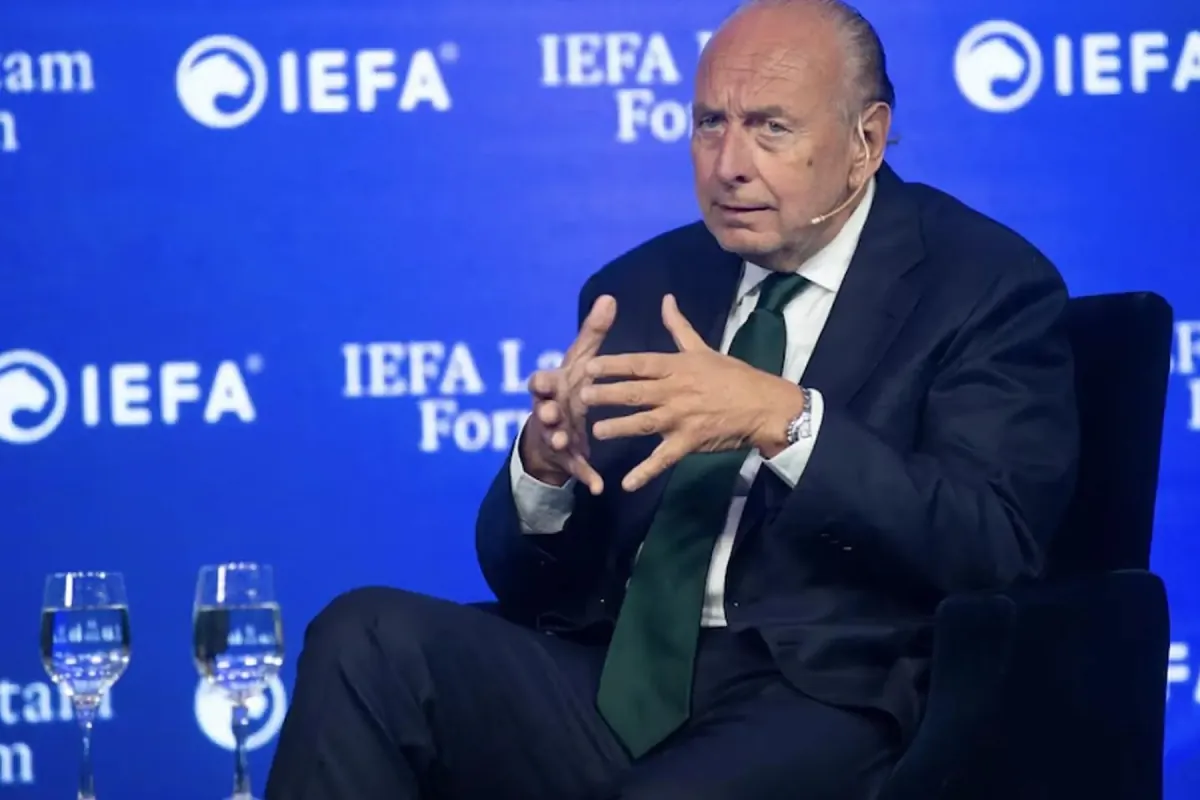 De Milei a Sánchez: así es José Luis Manzano, el empresario argentino que se ha asociado con los accionistas 'rebeldes' de Prisa en su nuevo canal de televisión