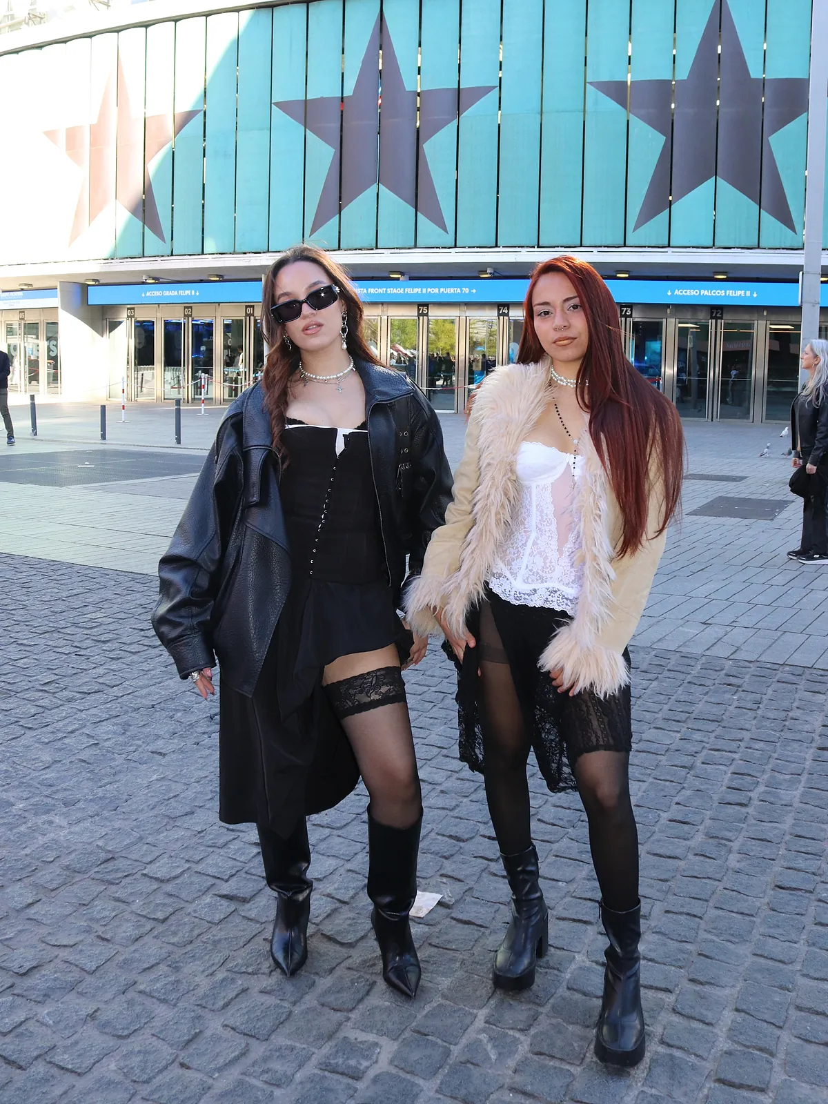 Luz, encaje y cuero: así visten los fans de Rosalía en el arranque del LUX Tour en Madrid, entre lo sacro y lo urbano