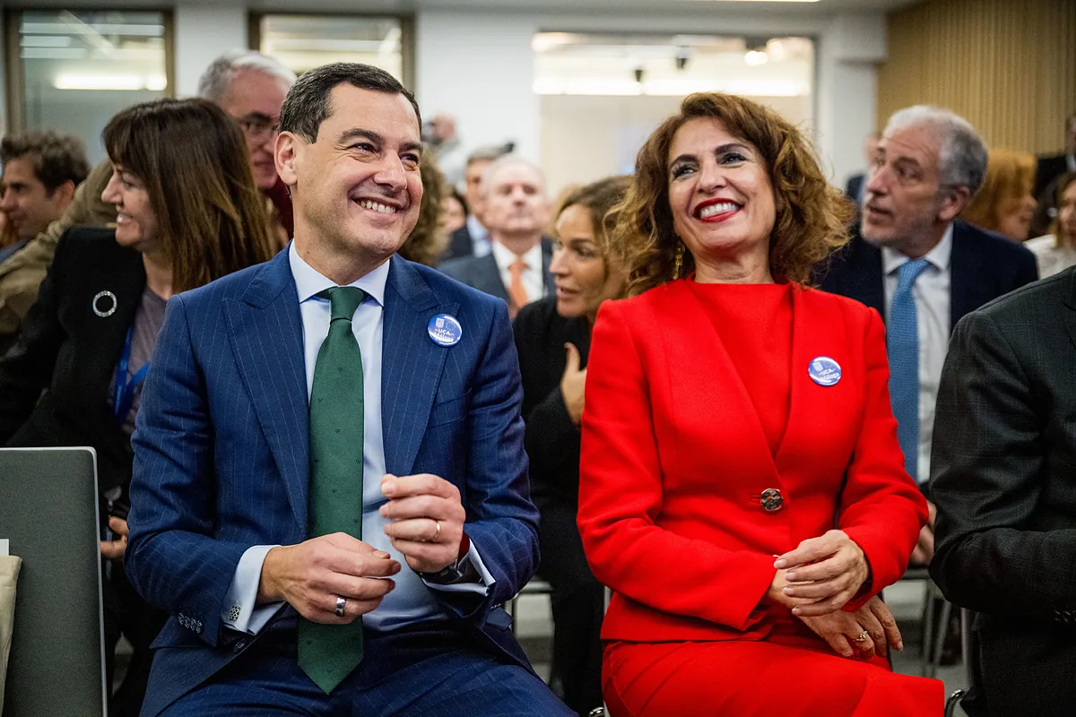 Moreno frente a Montero: el pulso por el relato sanitario en Andalucía