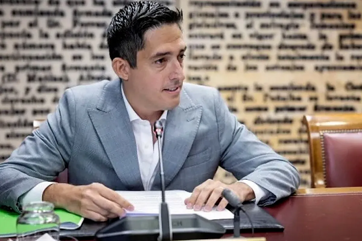 El "delegado" de Zapatero en Venezuela, Manuel Aarón Fajardo, se niega a contestar en el Senado