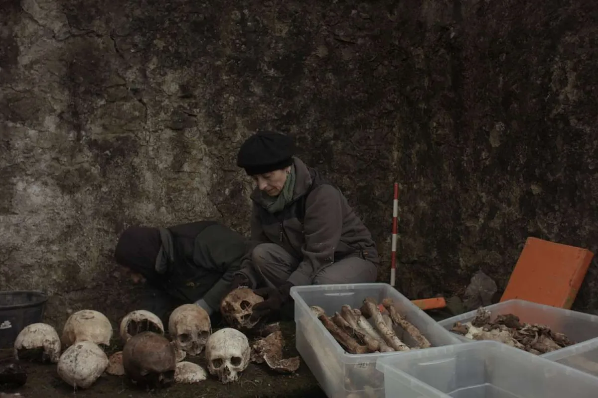 El horror del Valle de los Caídos analizado con arquitectura forense: "Nunca han cabido los 11 cuerpos registrados en las cajas diseñadas para 15 cadáveres"