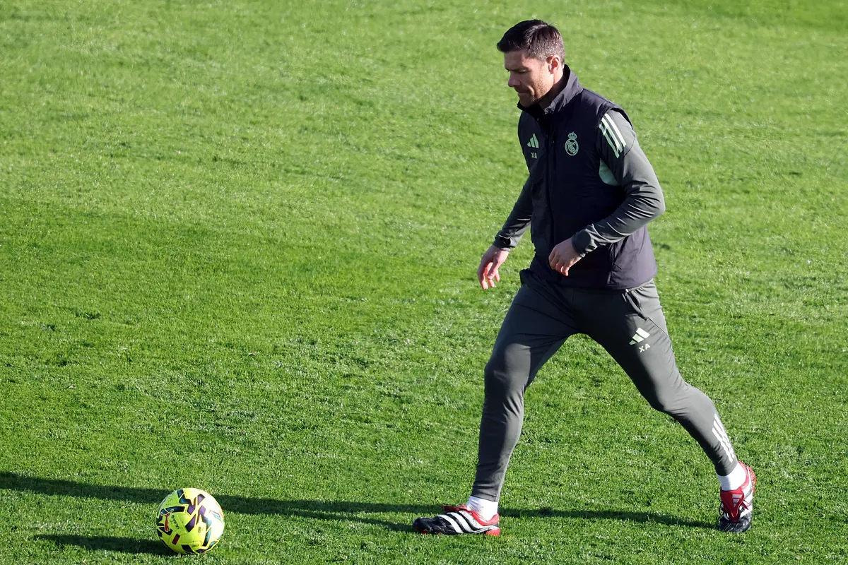 Xabi Alonso, la "obligación" de estar "atento" al mercado y la lesión de Mbappé tras varias molestias: "Las decisiones las asumo yo"