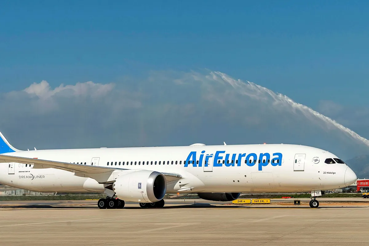 Condenan a Air Europa a compensar con 1.800 euros a tres pasajeras por un retraso de seis horas en un vuelo