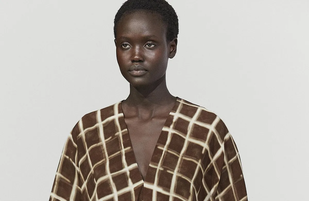 Los 7 vestidos de Massimo Dutti que están marcando tendencia entre las de 40 y 50