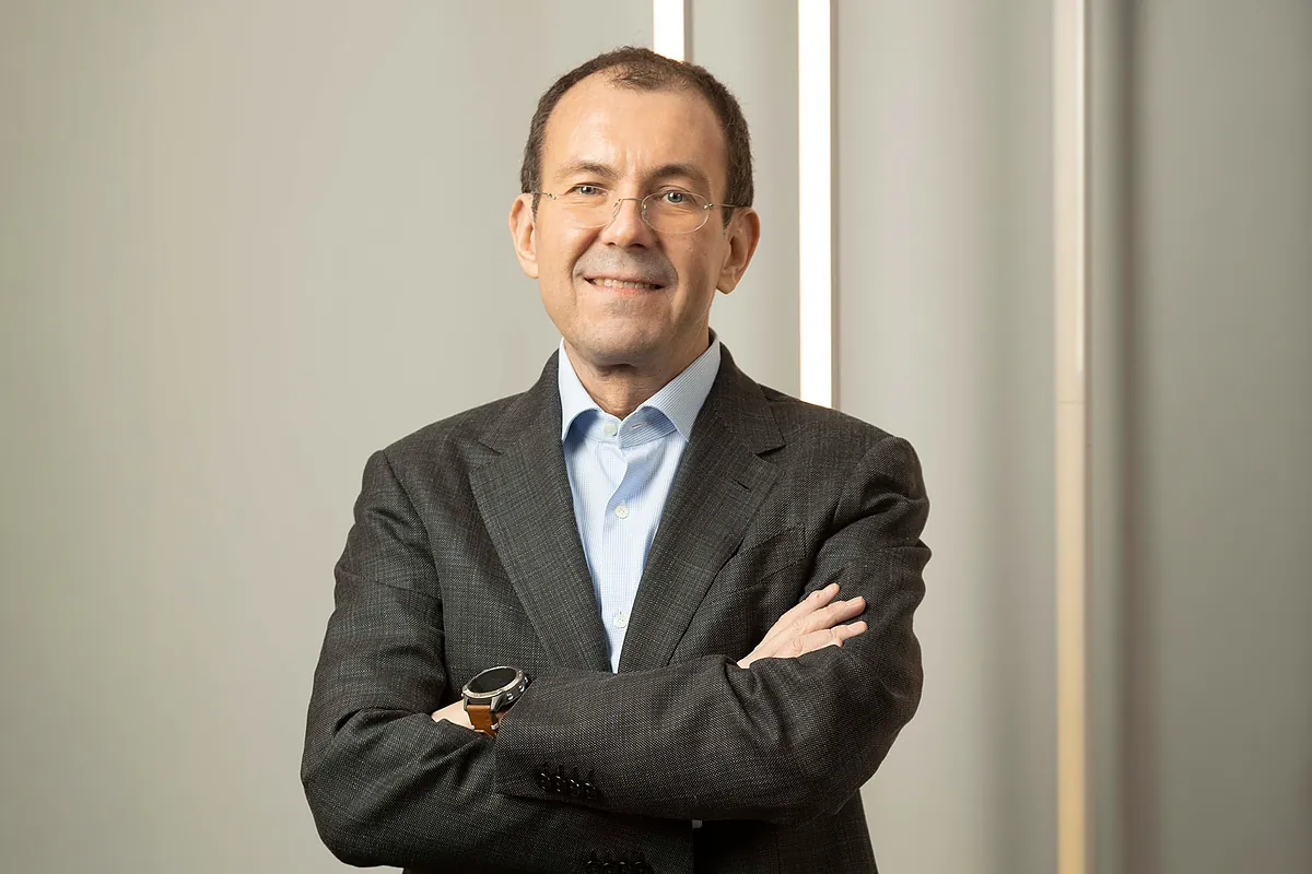 Luca Rosi, vicepresidente ejecutivo de Lenovo: "La IA es una revolución aún mayor que Internet"