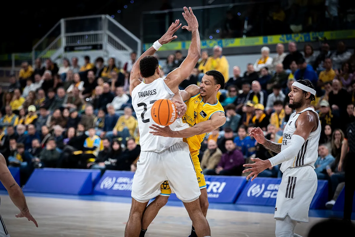Andrés Feliz y una canasta callejera sobre la bocina para el agónico triunfo del Madrid en Gran Canaria