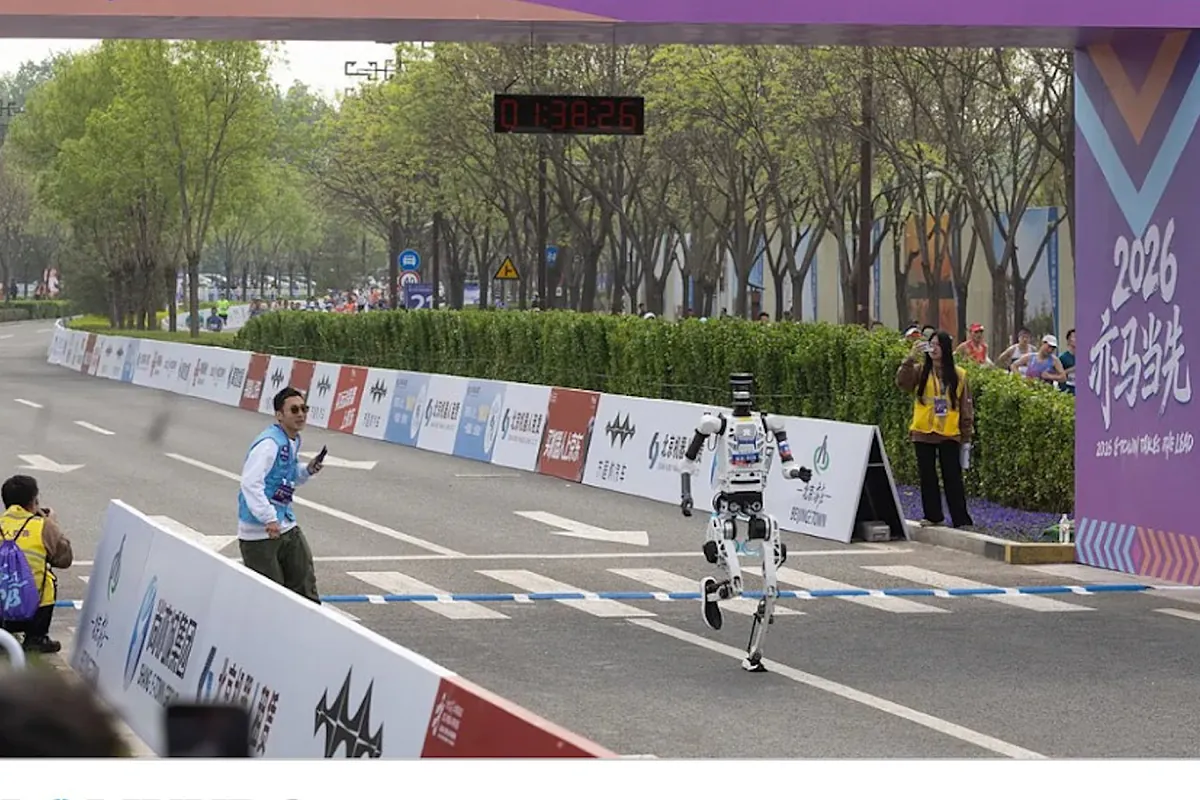 Sorprendente media maratón de robots en Pekín: velocidad y agilidad de movimientos