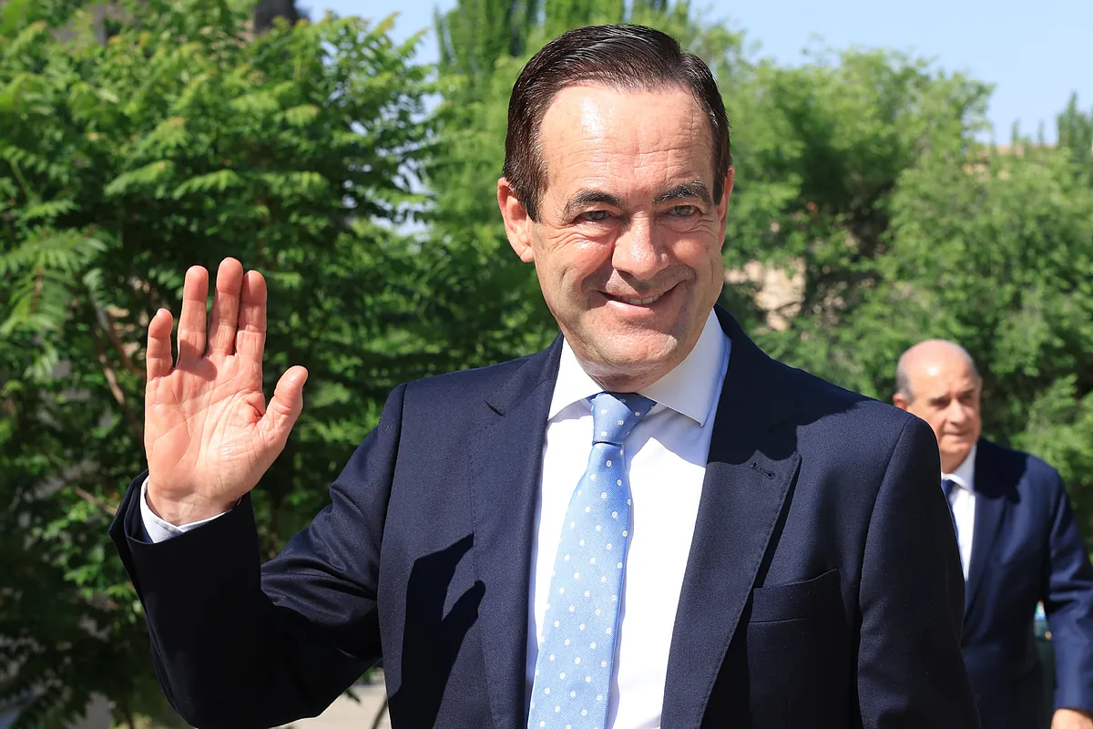 José Bono protagoniza un tierno vídeo junto a Ana Rodríguez, su exmujer: chapuzón de la mano en Salobre (Albacete)