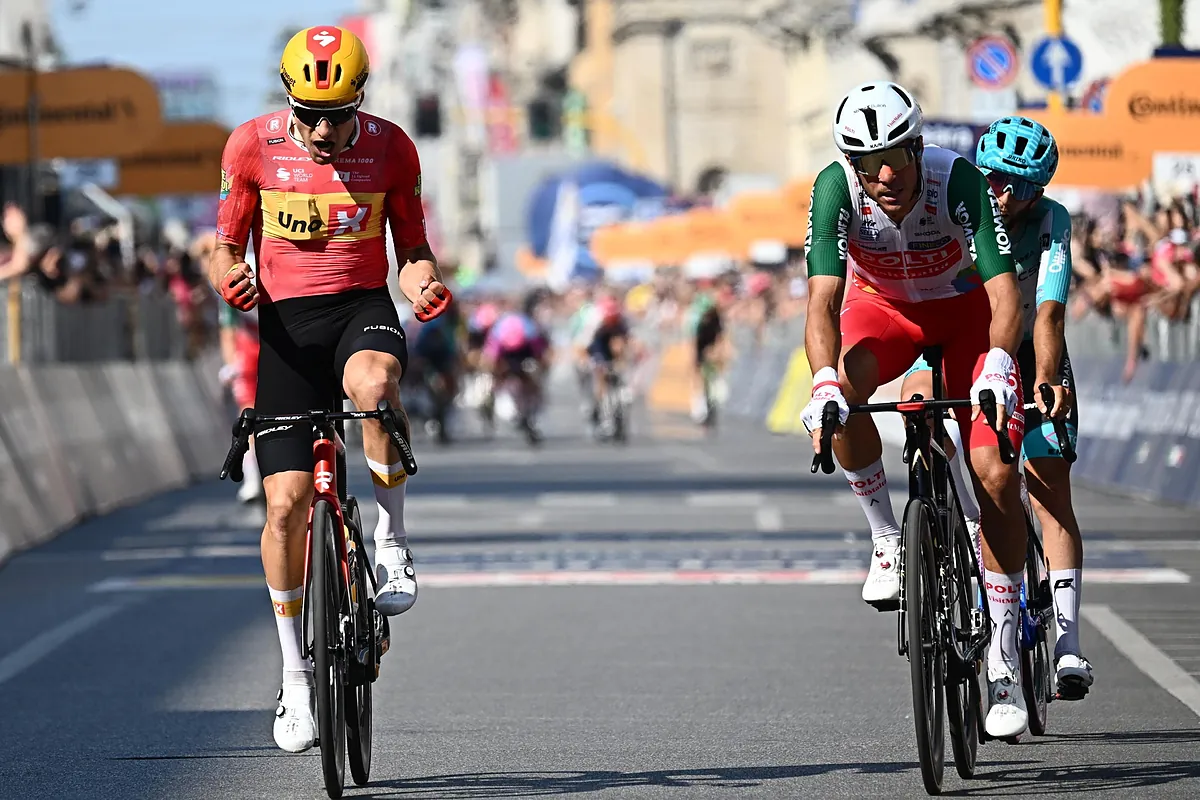 El noruego Dversnes-Lavik sorprende a los velocistas del Giro en el meta de Milán