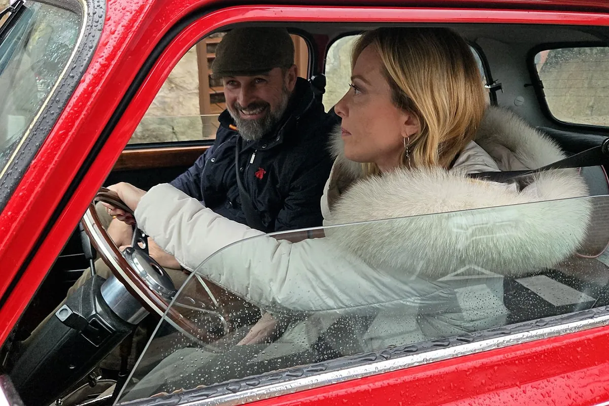 Abascal recibe en su casa a Meloni para acallar los rumores de una ruptura