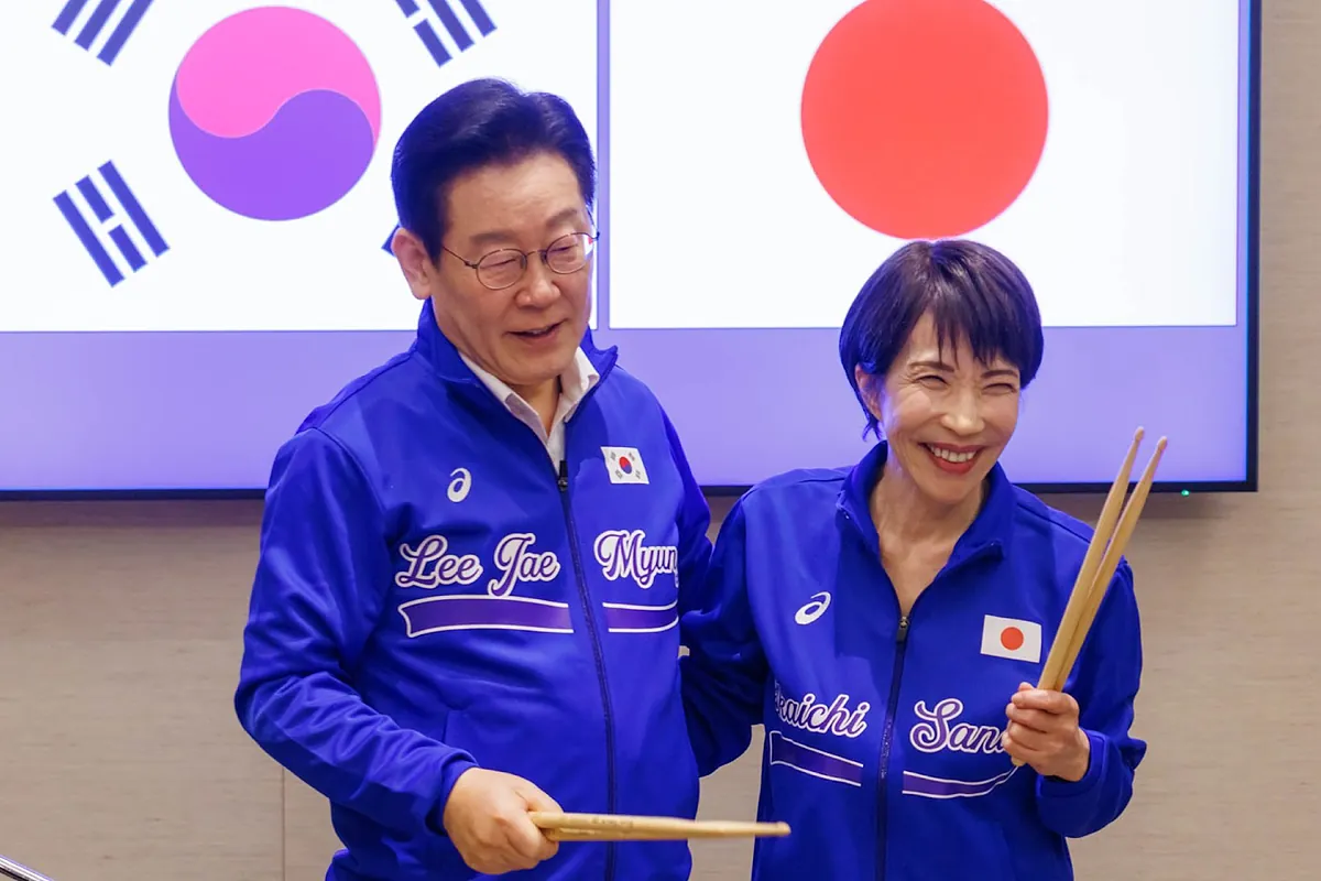 Japón y Corea del Sur celebran los acuerdos de cooperación a golpe de batería a ritmo K-Pop