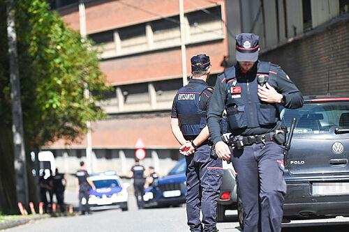 Tensi�n en �lava por varias pintadas que acusan de "falangista" a la Polic�a Vasca