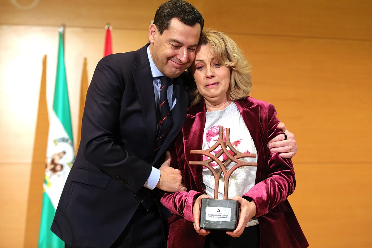 Moreno se juega la mayoría absoluta por el centro y arranca la 'campaña' al lado de Felipe Gónzalez