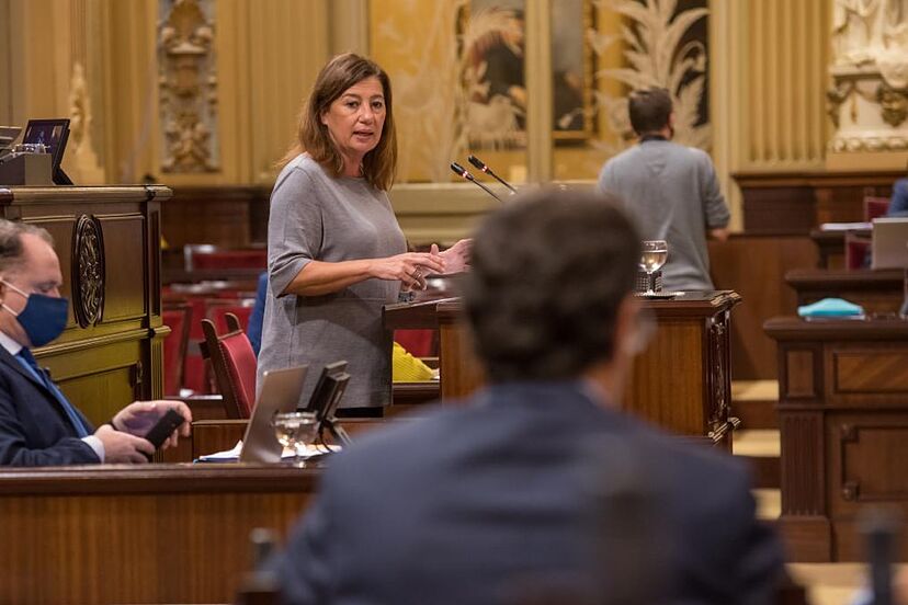 La presidenta de Baleares, pillada a las dos de la madrugada en un bar de  Palma sancionado por abrir en plena pandemia | Baleares