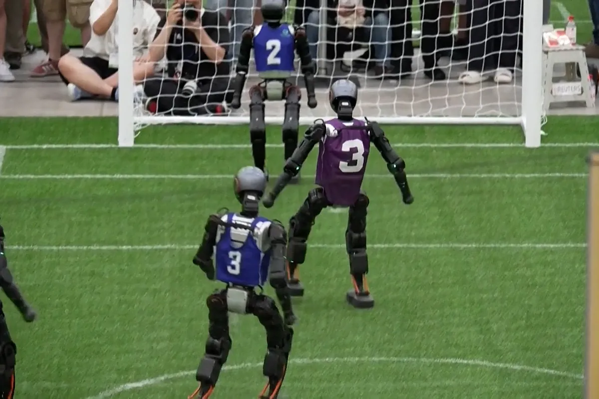 Robots humanoides juegan al fútbol en la RoboCup 2026