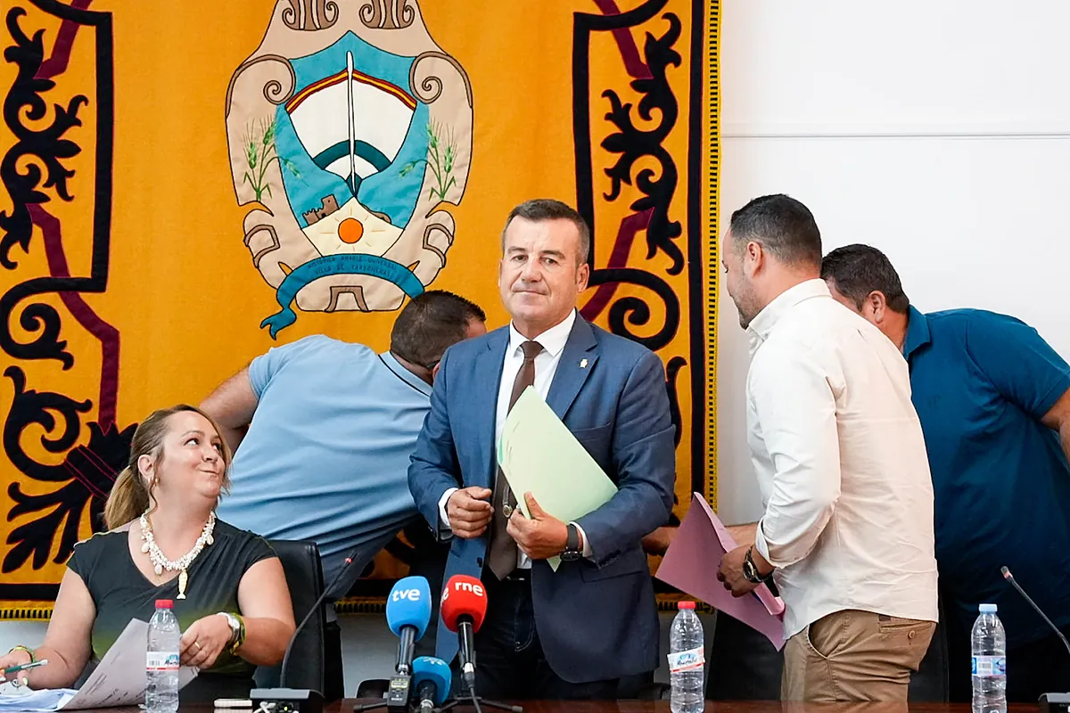 La rebeldía de varios concejales por el Algarrobico rompe el PSOE local tras años de conflicto legal y político