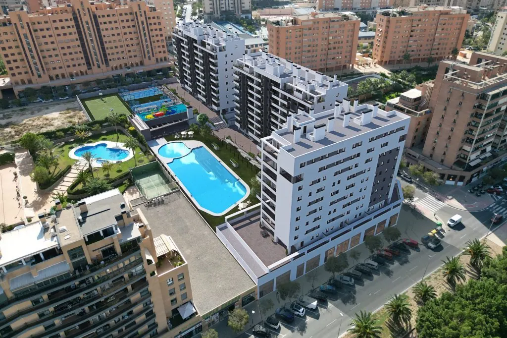 Dimite un asesor del Gobierno de Llorca tras revelarse que la madre de sus hijas se benefició de uno de los pisos protegidos de Alicante