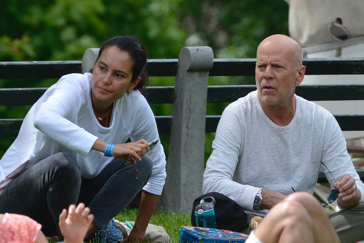 Emma Heming, mujer de Bruce Willis, habla sobre la complicada situación del actor, que vive en una residencia: "Estamos haciendo todo lo que podemos"