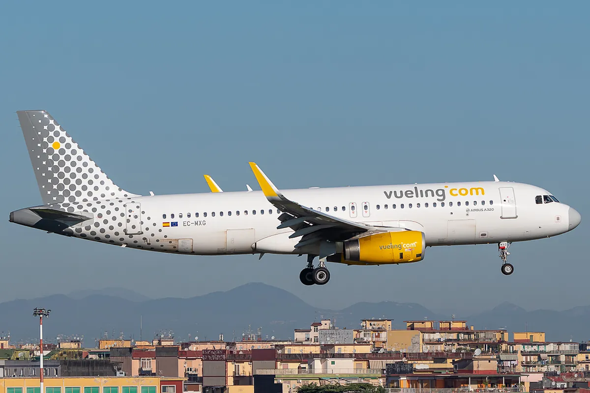 Condenan a Vueling por cobrar el equipaje de mano a un pasajero de un vuelo Sevilla-Palma