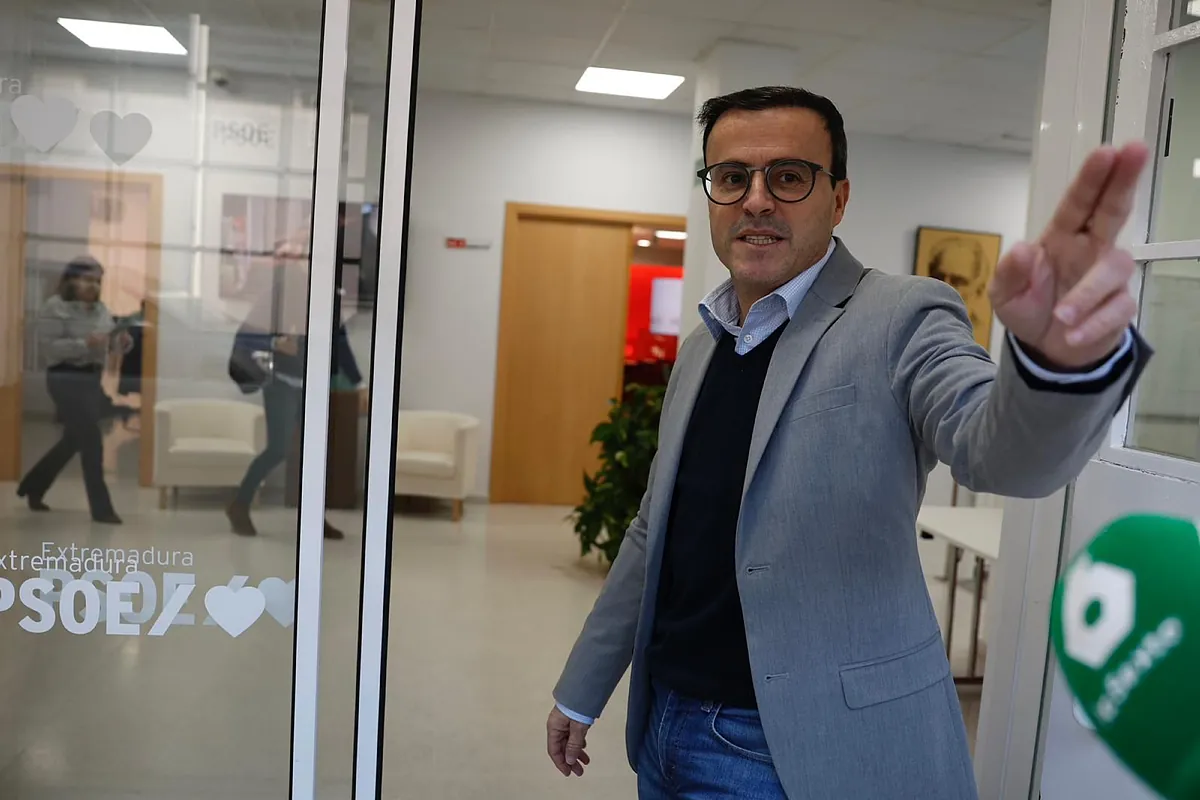 Gallardo hace efectiva su dimisión e Ibarra pide que el PSOE se abstenga para permitir gobernar a Guardiola