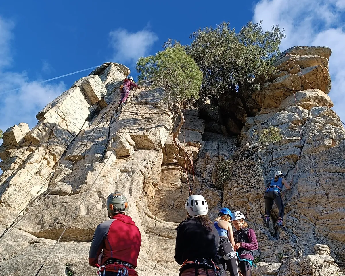 El plan más deportivo de Semana Santa: aprender a escalar en un aula en plena montaña