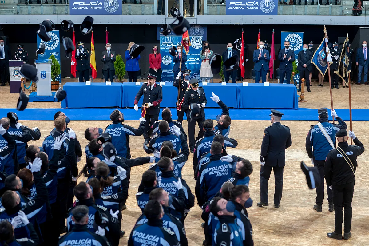 El director de la Policía Municipal de Madrid asigna destinos a 325 nuevos agentes pese a una orden judicial en su contra
