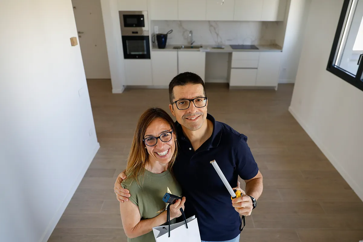 Los primeros vecinos estrenan uno de los barrios más esperados de Madrid: "Nos llaman los 'colonos' porque fuimos los primeros en llegar y en apostar por este lugar cuando era un descampado"