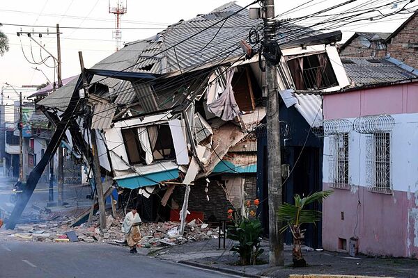 Vivienda derrumbada por el terremoto en Pereira, una de las zonas más afectadas por el terremoto de Colombia. | AFP