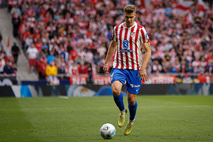 Sorloth controla un balón en un partido con el Atlético.