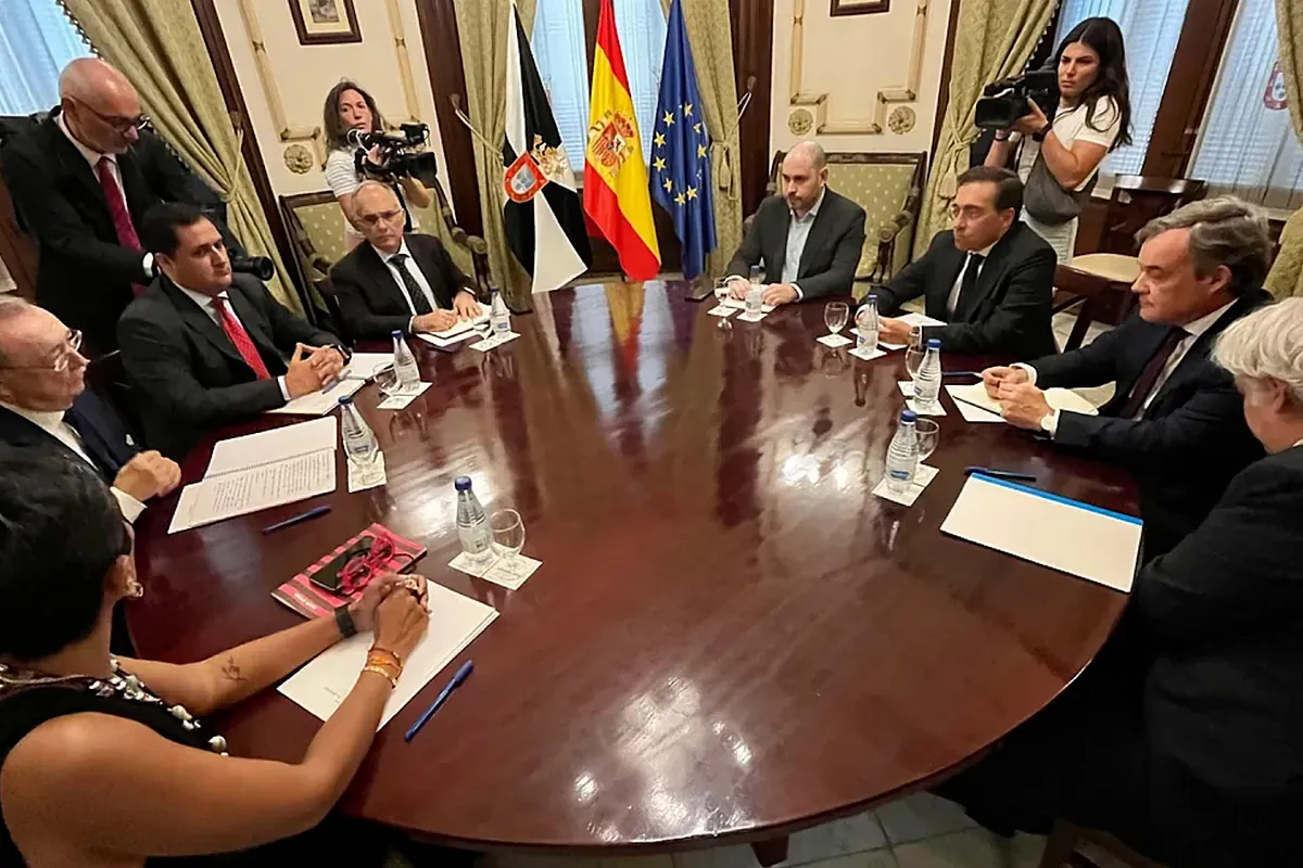 Albares promete desde Ceuta que "hasta la última persona volverá a Marruecos"