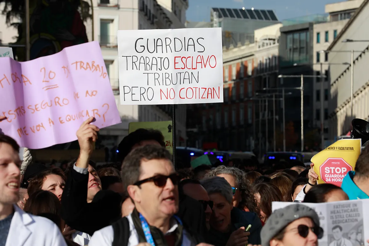 Mónica García no logra frenar la rebelión en la Sanidad: Llevo 10.000 horas extras en mi vida laboral que no cuentan