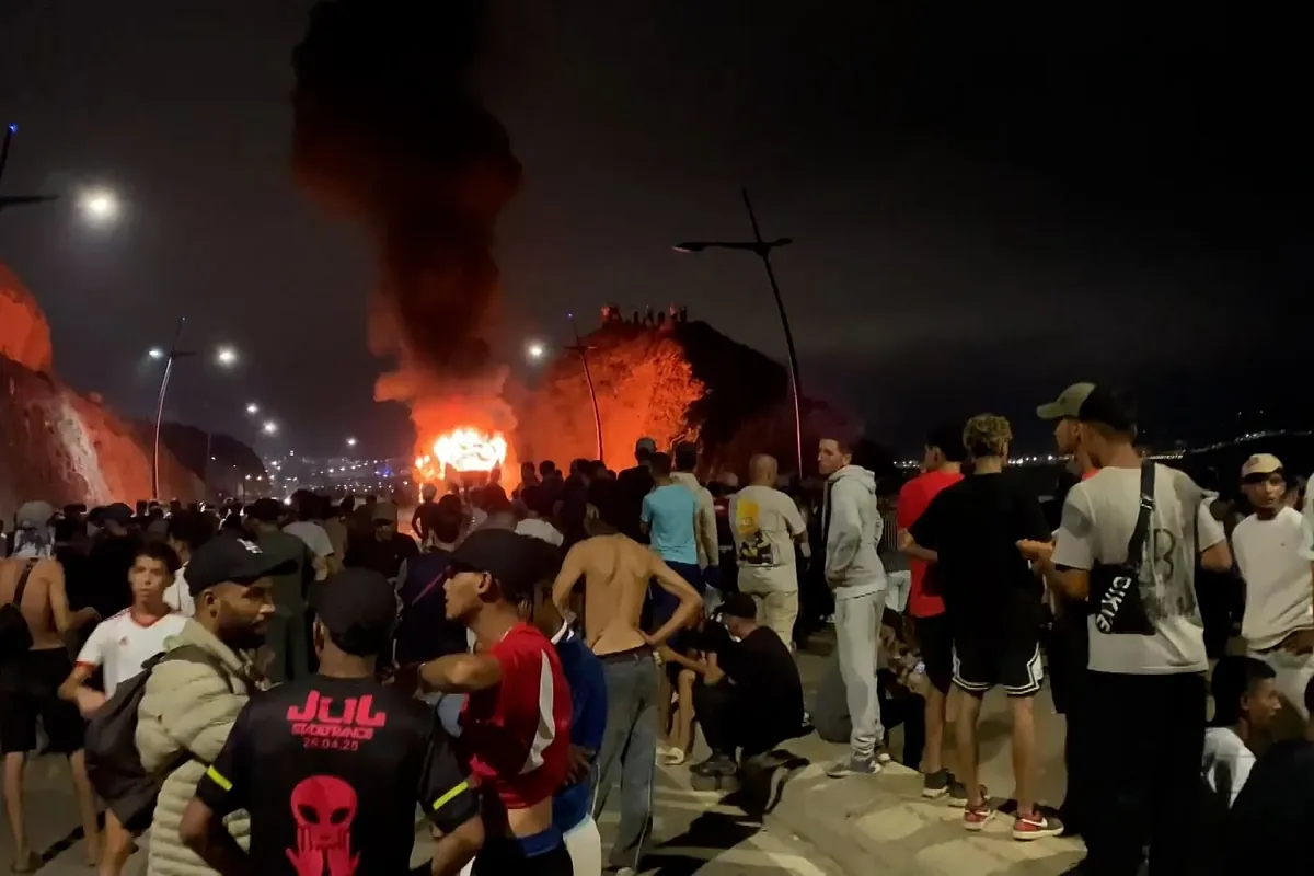 Continúan las entradas de inmigrantes a Ceuta en una noche caótica en la frontera con Marruecos