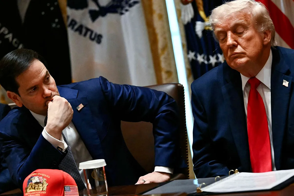 Trump avisa a Omán sobre el control del estrecho de Ormuz: "Se comportará o tendremos que destruirlos"