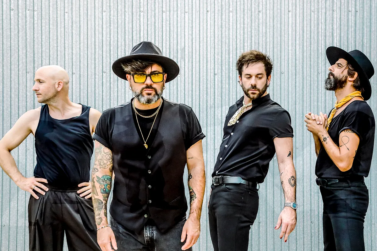 Rafa Val, cantante de Viva Suecia: "Me gustaría decirte que me estoy bebiendo una botella de Jack Daniels y que vengo de un after, pero me tomo un café en pijama y voy al gimnasio"