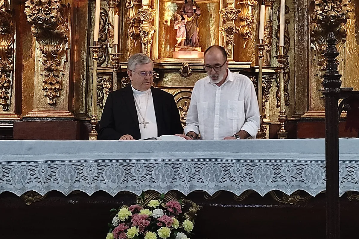 El arzobispo de Mérida-Badajoz ordenará este sábado a un hombre casado y con un hijo como su primer diácono permanente