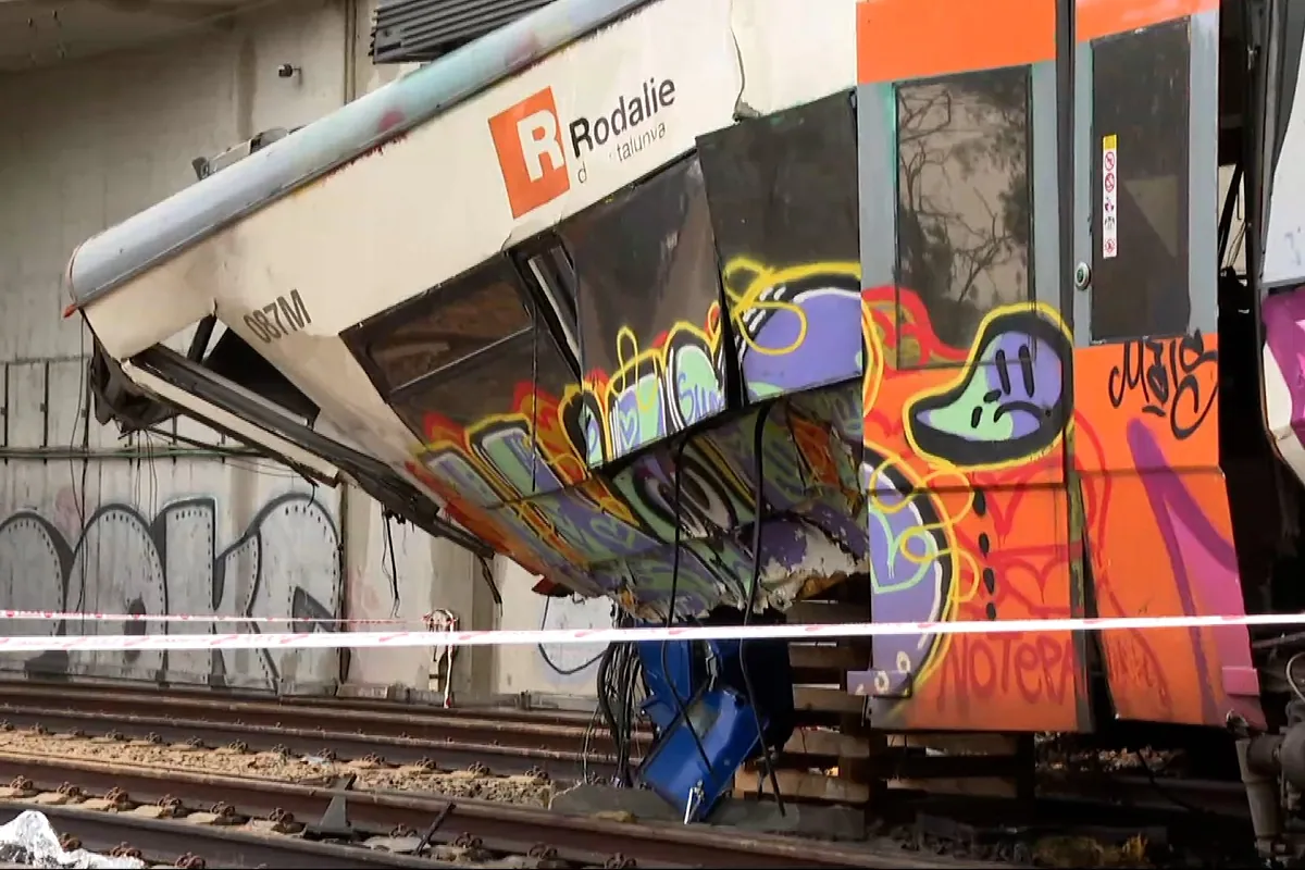 Así ha quedado el tren de Rodalies descarrilado en Gelida tras el accidente mortal en la R4